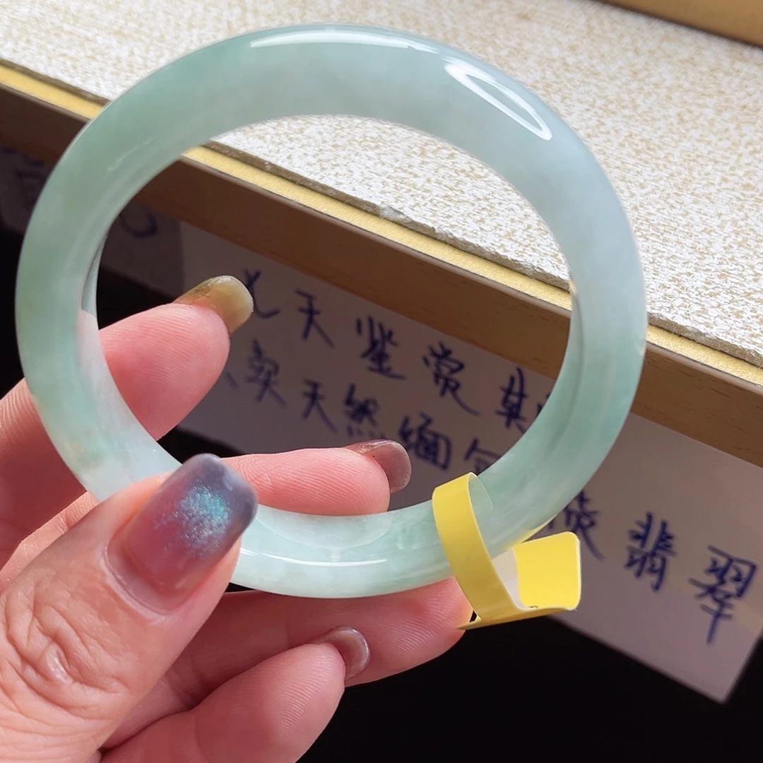 翡翠手镯未镶嵌手镯