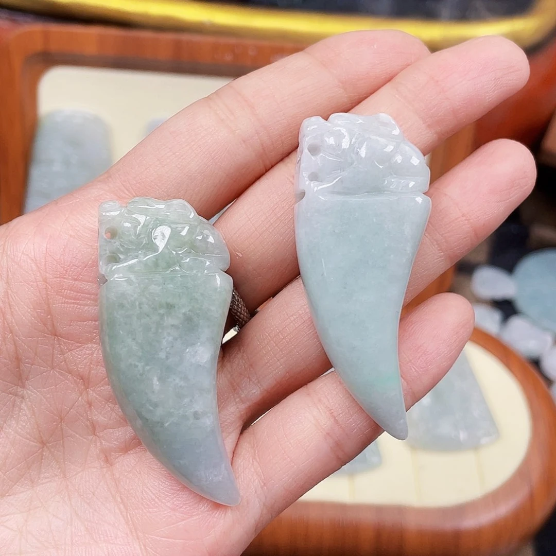 翡翠未镶嵌颈饰2个