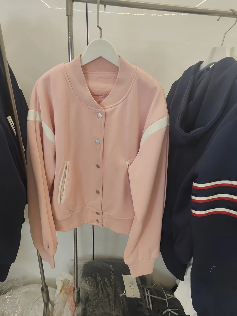 25春季新款休闲加衬拼皮女装短款外套时尚棒球服开衫