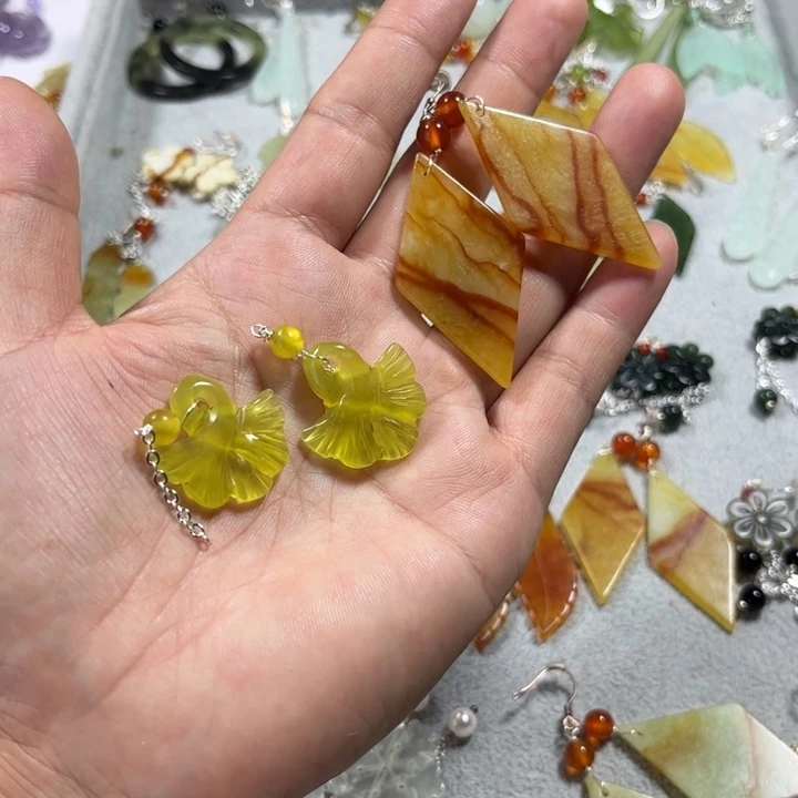 蛇纹石玉合金吊坠