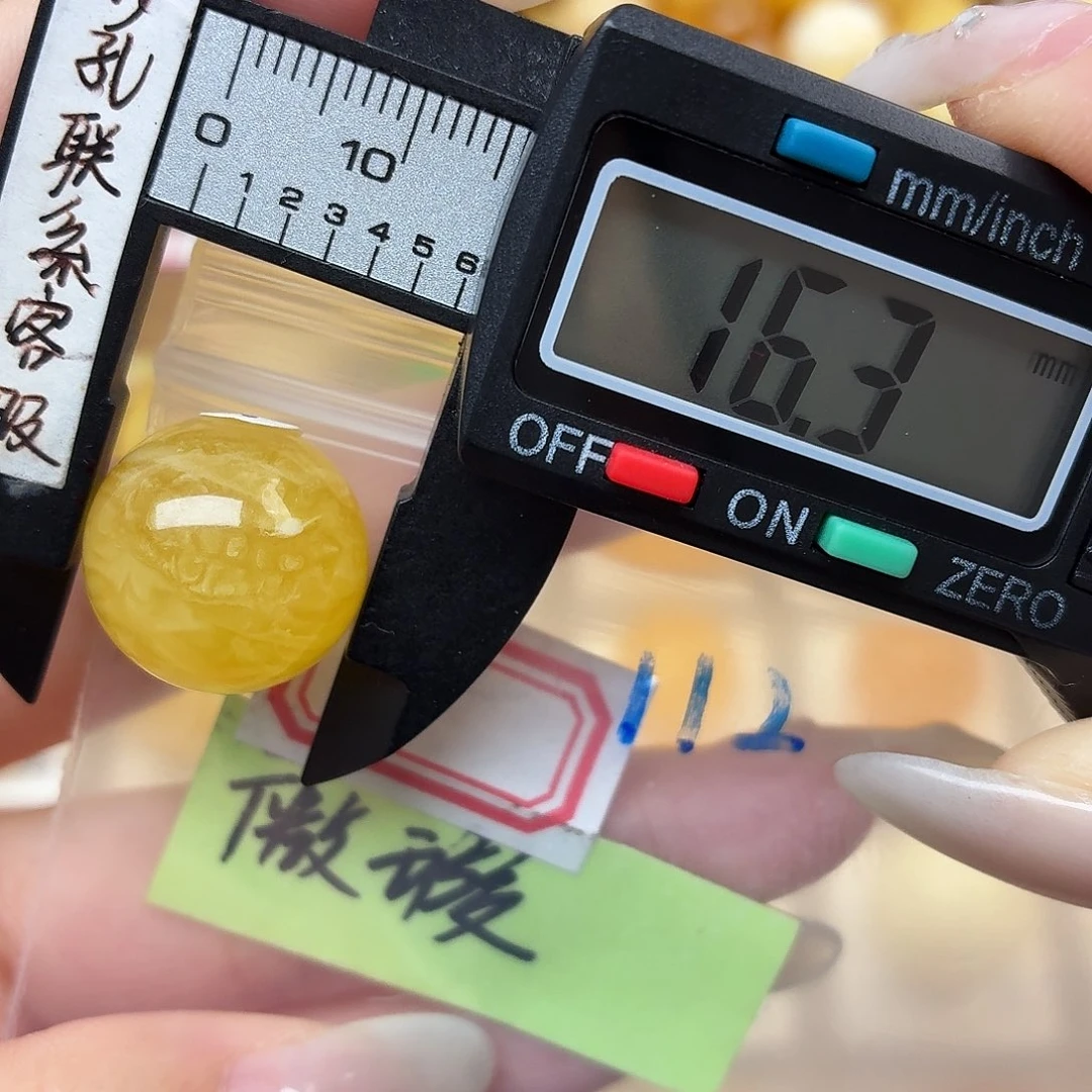 开***宫蜜蜡未镶嵌裸石微瑕