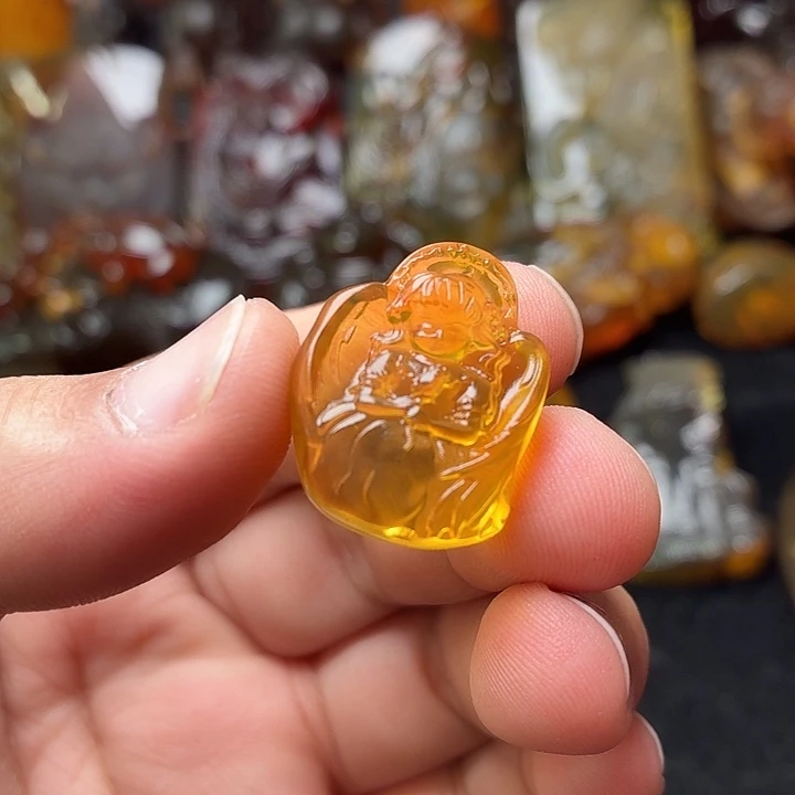 琥珀未镶嵌颈饰13