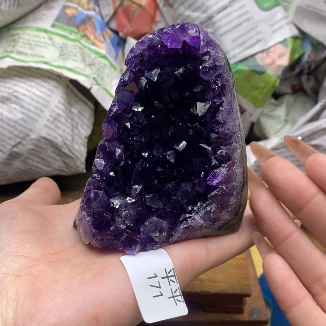 紫晶乌拉圭未镶嵌