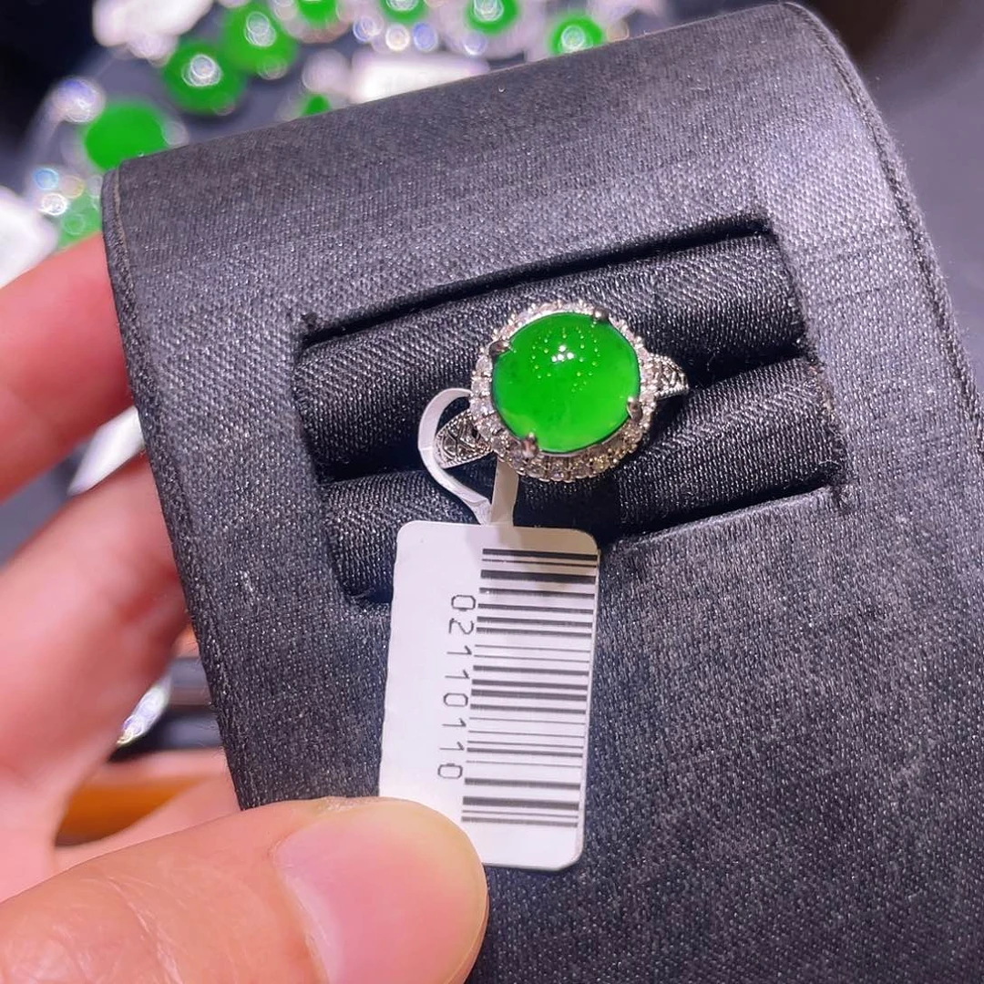 翡翠未镶嵌颈饰戒指