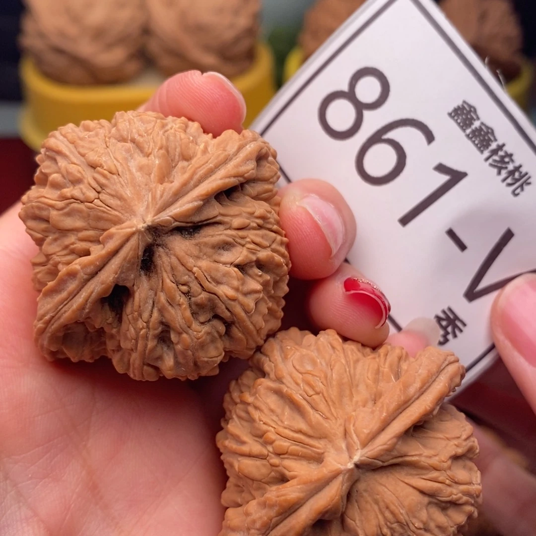 桃核把件白狮子38……