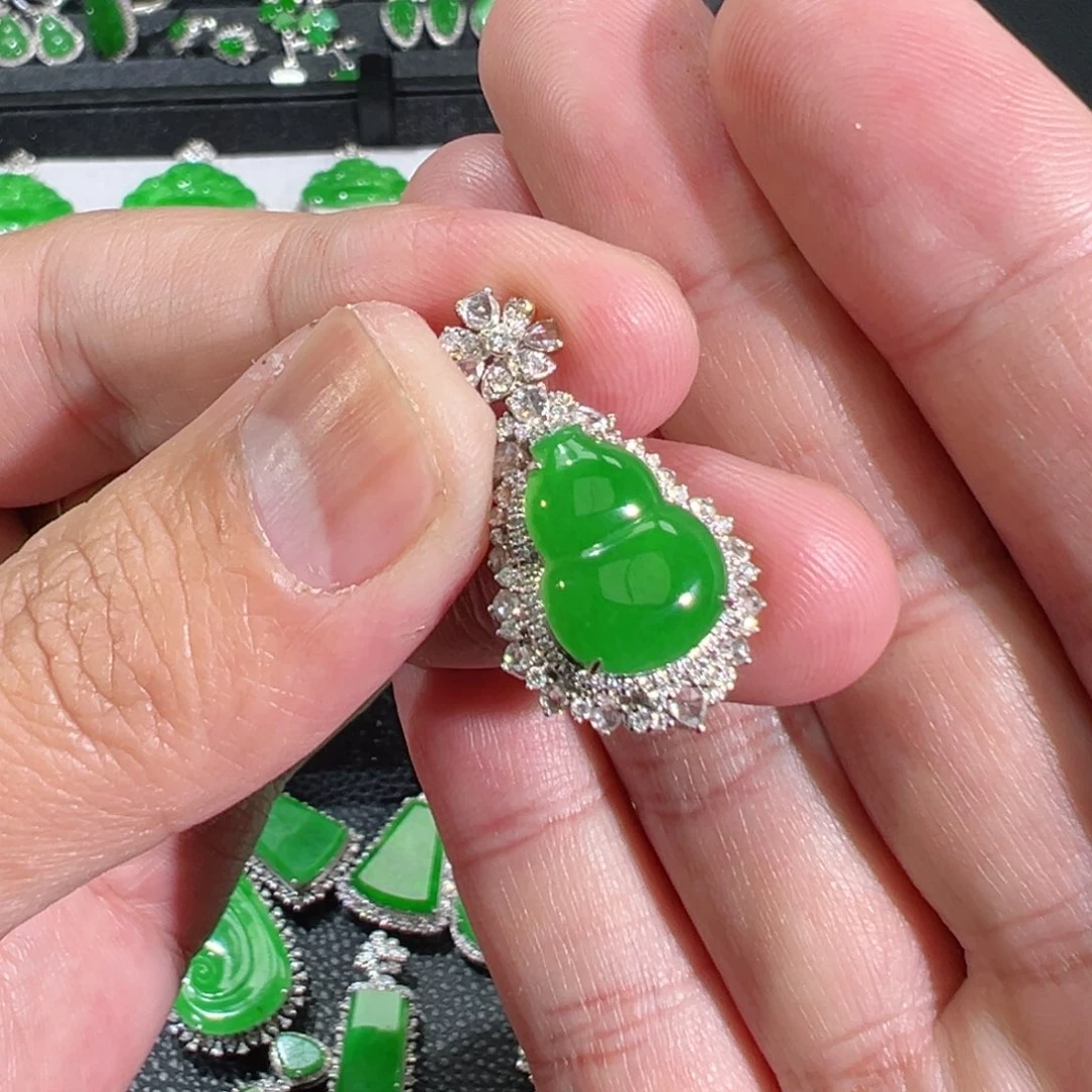 【闪购商品】翡翠吊坠(不含链)18K金镶嵌