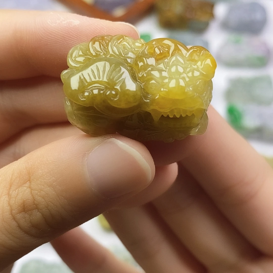 翡翠未镶嵌颈饰貔貅