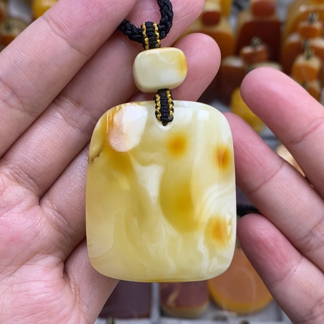 蜜蜡未镶嵌珠宝奇石