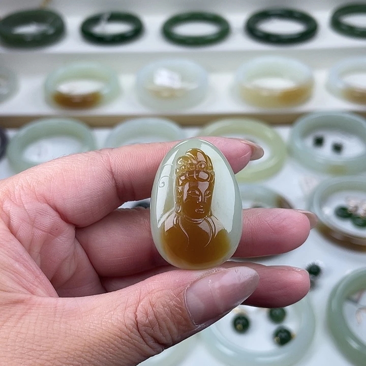 颈饰未镶嵌和田玉（糖玉）