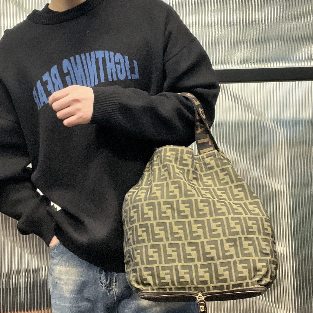 95新 FENDI/芬迪 【涛】21PP07 老花帆布手提包