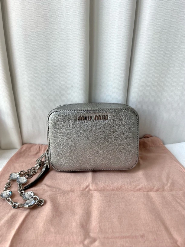99新 MIU MIU/缪缪 银色迷你盒子包化妆包卡包零钱包