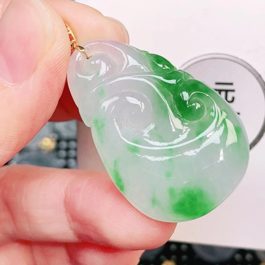 颈饰18K金镶嵌翡翠