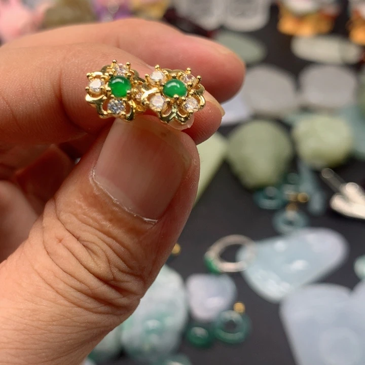 翡翠未镶嵌颈饰猪*