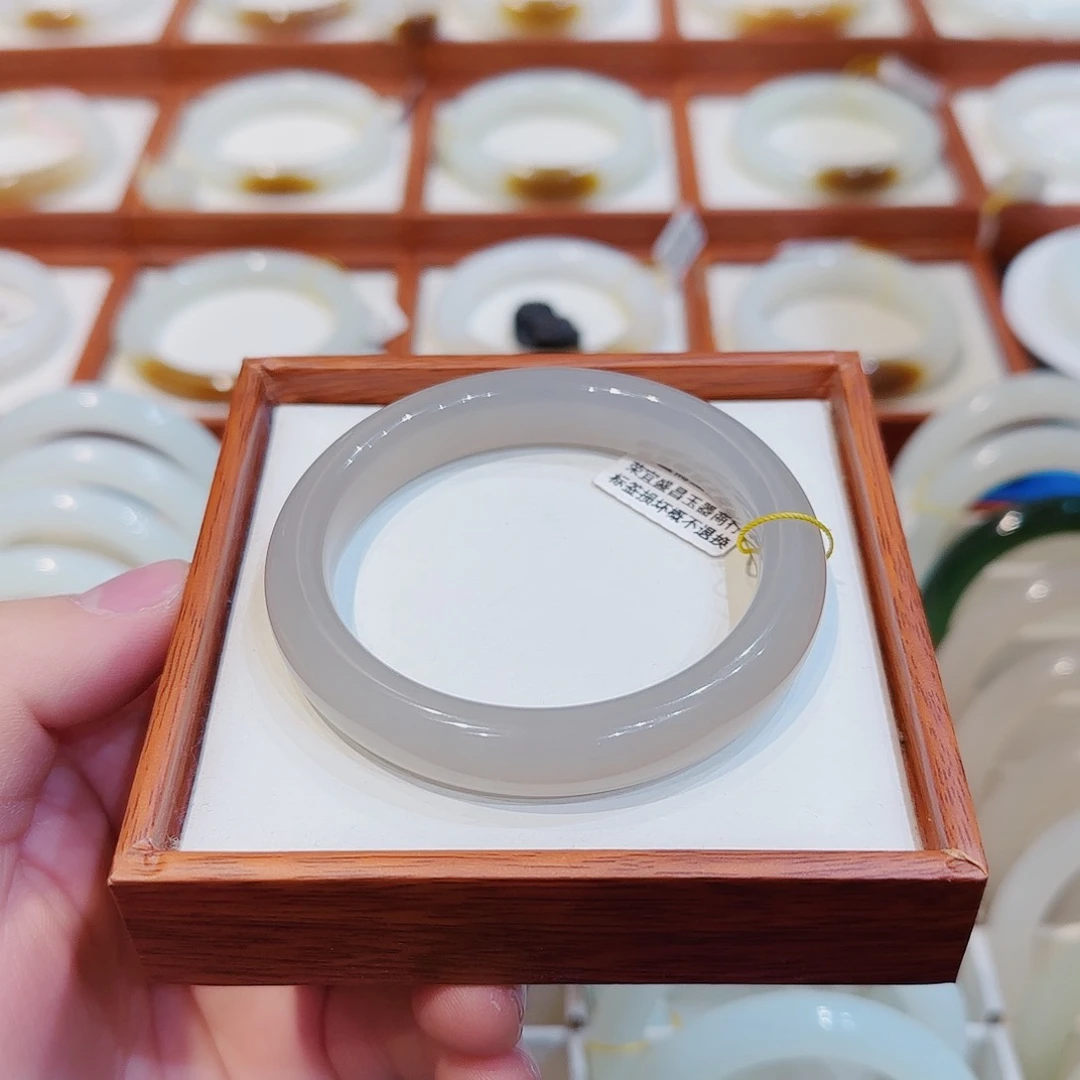 和田玉手镯未镶嵌粉紫双色