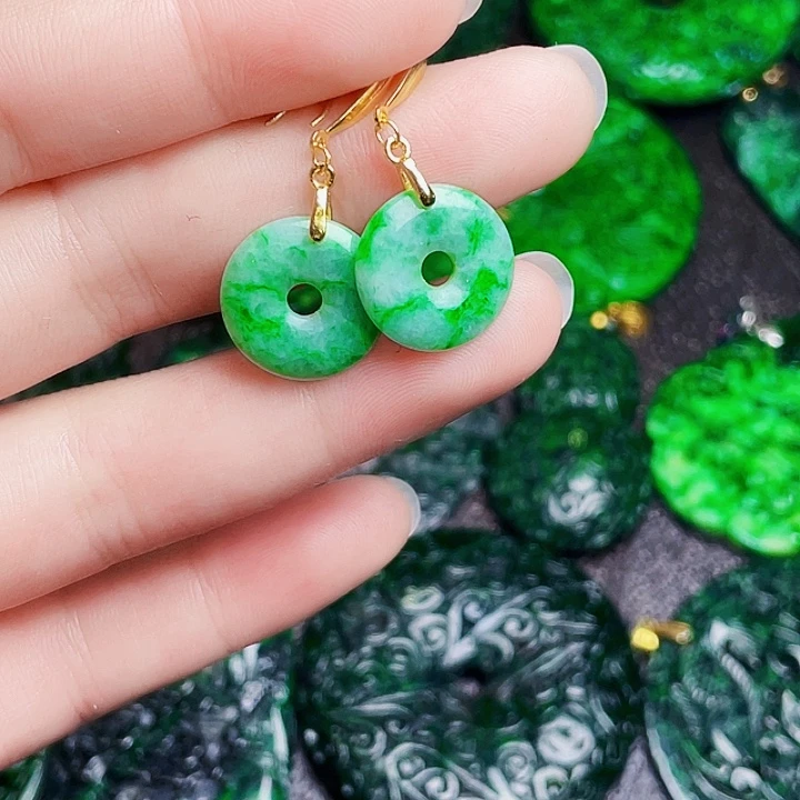 翡翠银S925镶嵌颈饰多样性