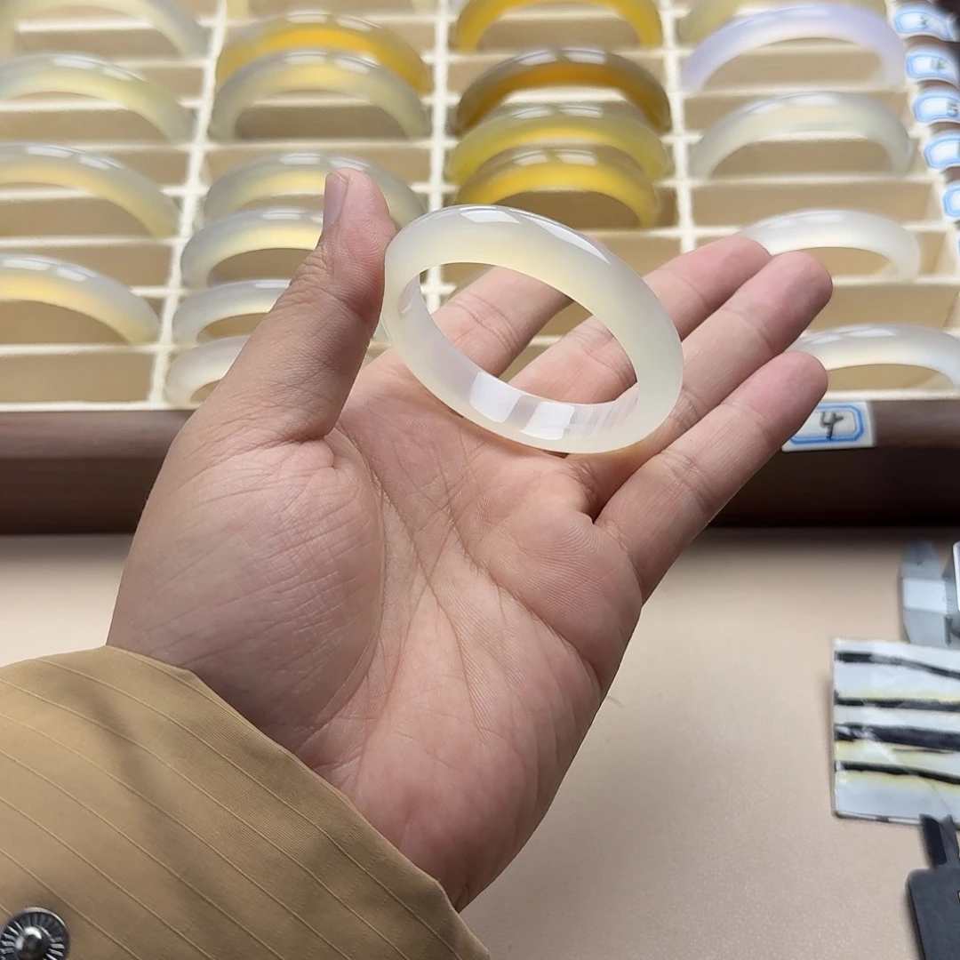 玛瑙/玉髓未镶嵌手镯50.5圈口