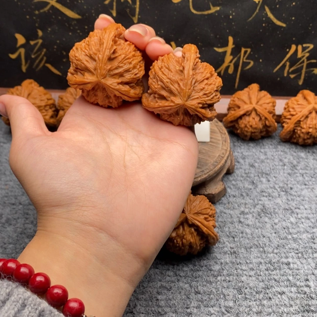 【闪购商品】吊坠文玩核桃抱*花