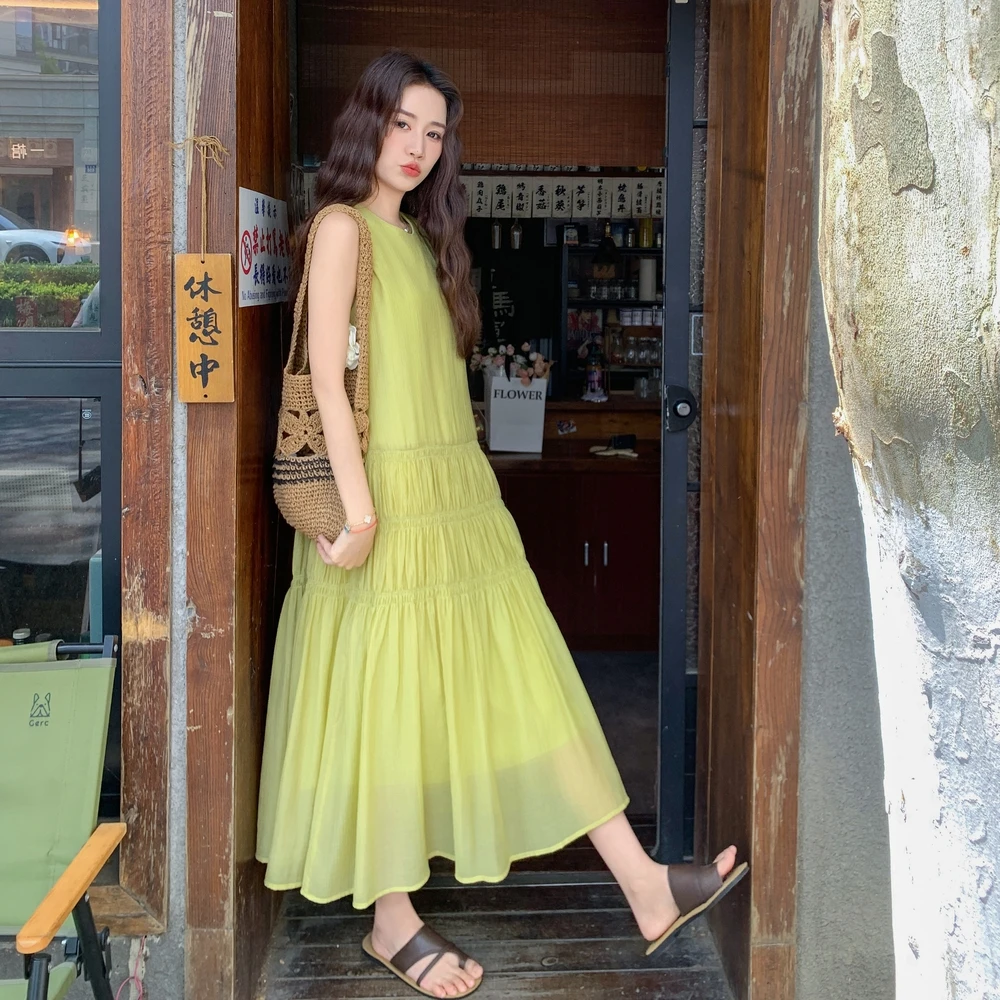 2025夏季新款韩版时尚百搭圆领宽松显瘦褶皱无袖连衣裙女潮温柔风