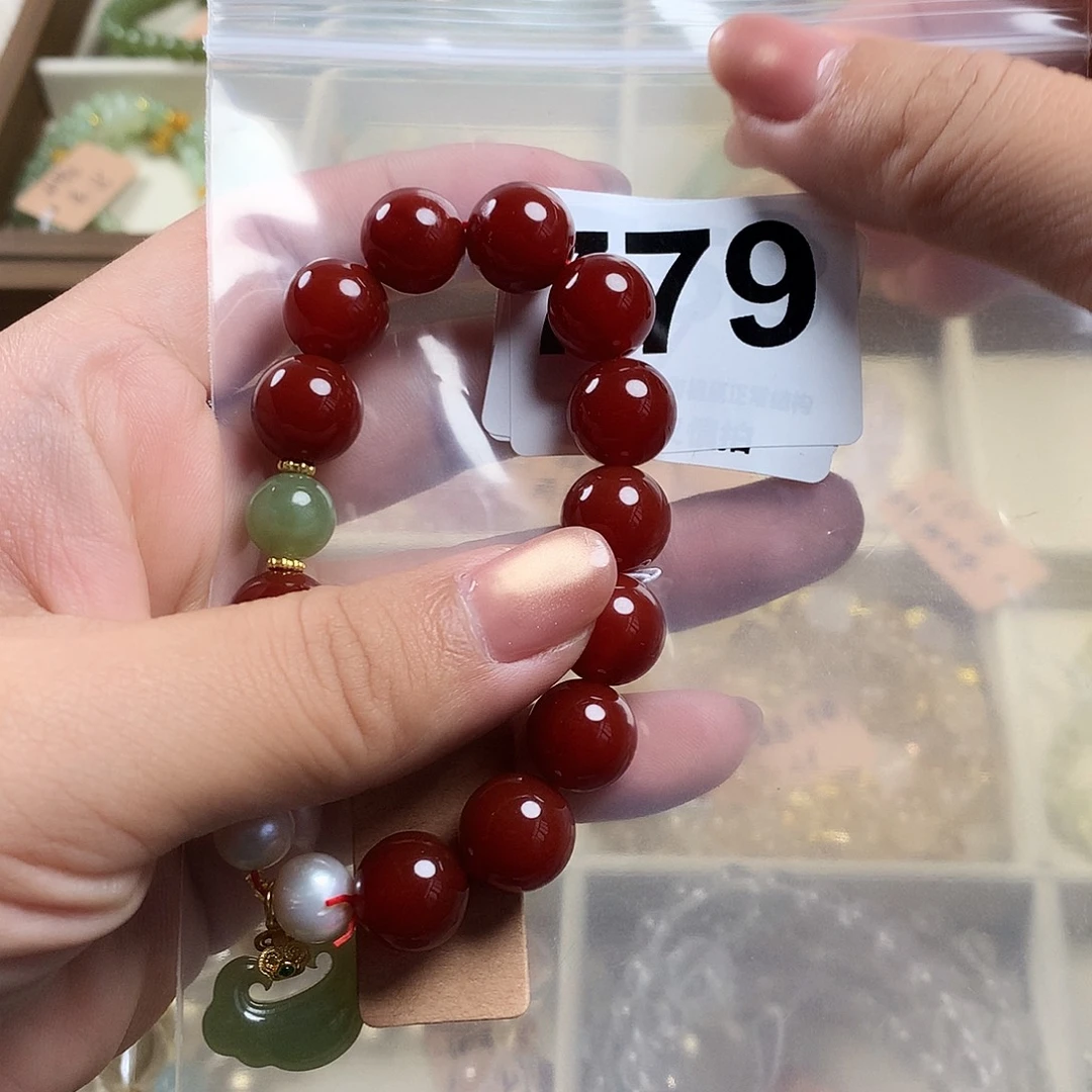 卖****颈饰未镶嵌和田玉779