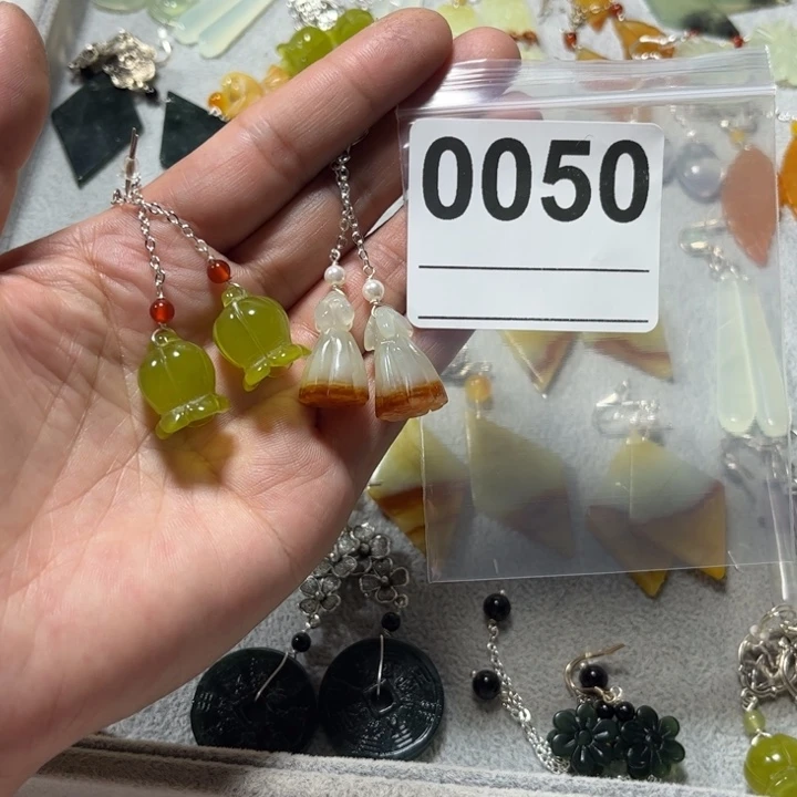 玲***蛇纹石玉合金耳饰