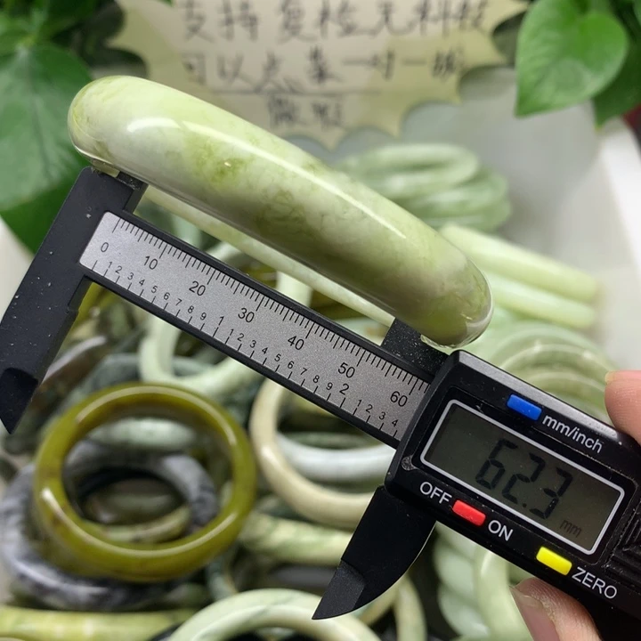蛇纹石玉未镶嵌手镯3
