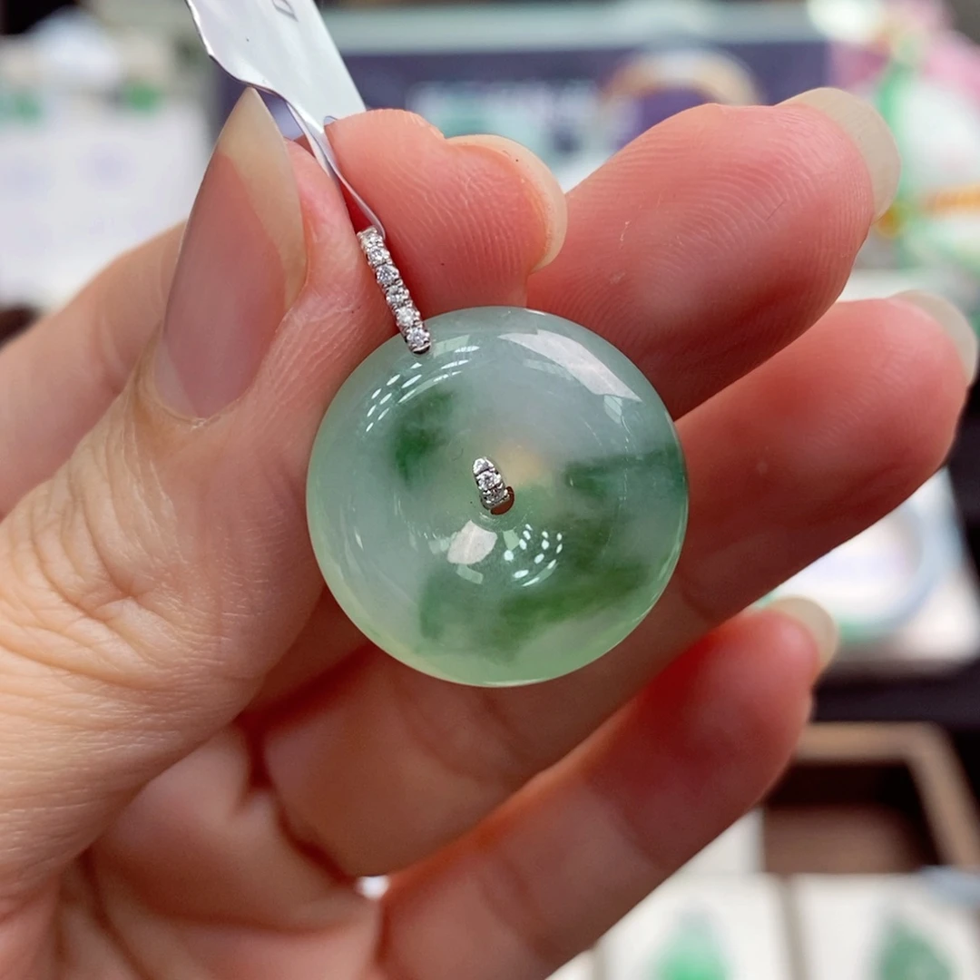 翡翠颈饰18K金镶嵌平安扣