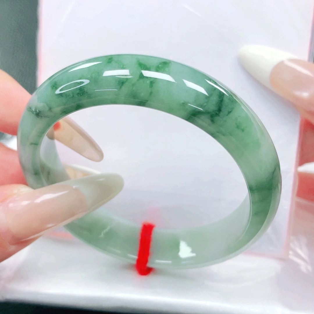 翡翠未镶嵌手镯54贵