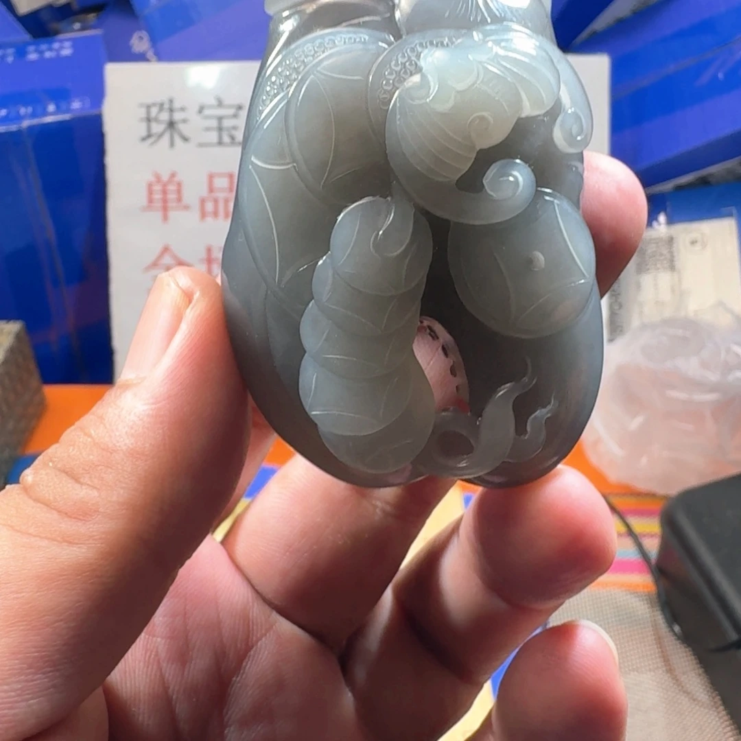 颈饰未镶嵌和田玉（糖玉）