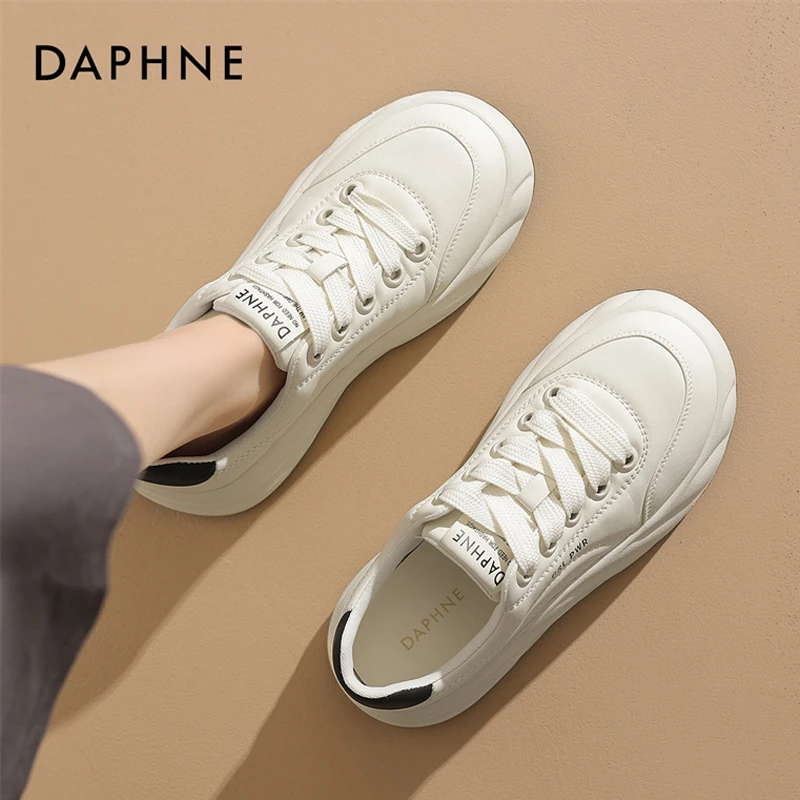 达芙妮厚底百搭小白鞋女2025新款超火休闲松糕面包鞋增高平底板鞋