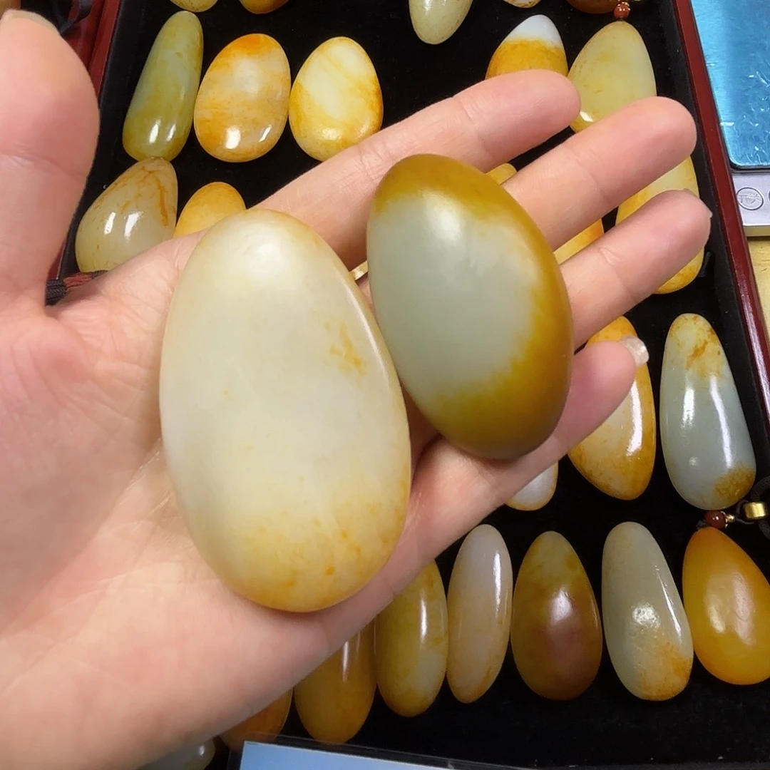 和田玉未镶嵌颈饰蓝**灯