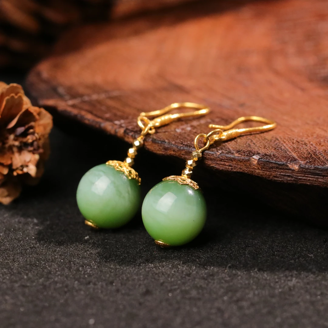 【泓贝珠宝-L684】18k金镶嵌和田玉碧玉粉青猫眼圆珠耳坠