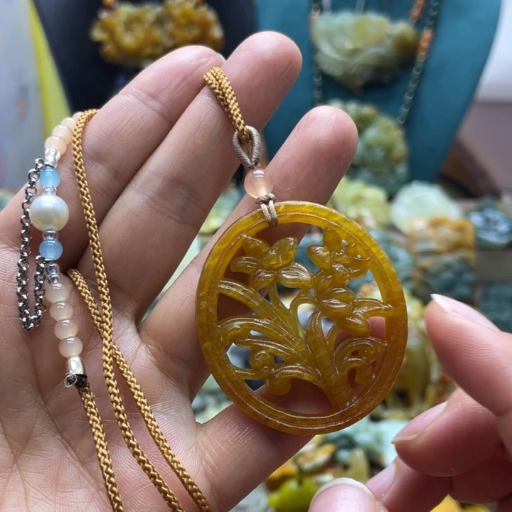 蛇纹石玉未镶嵌颈饰