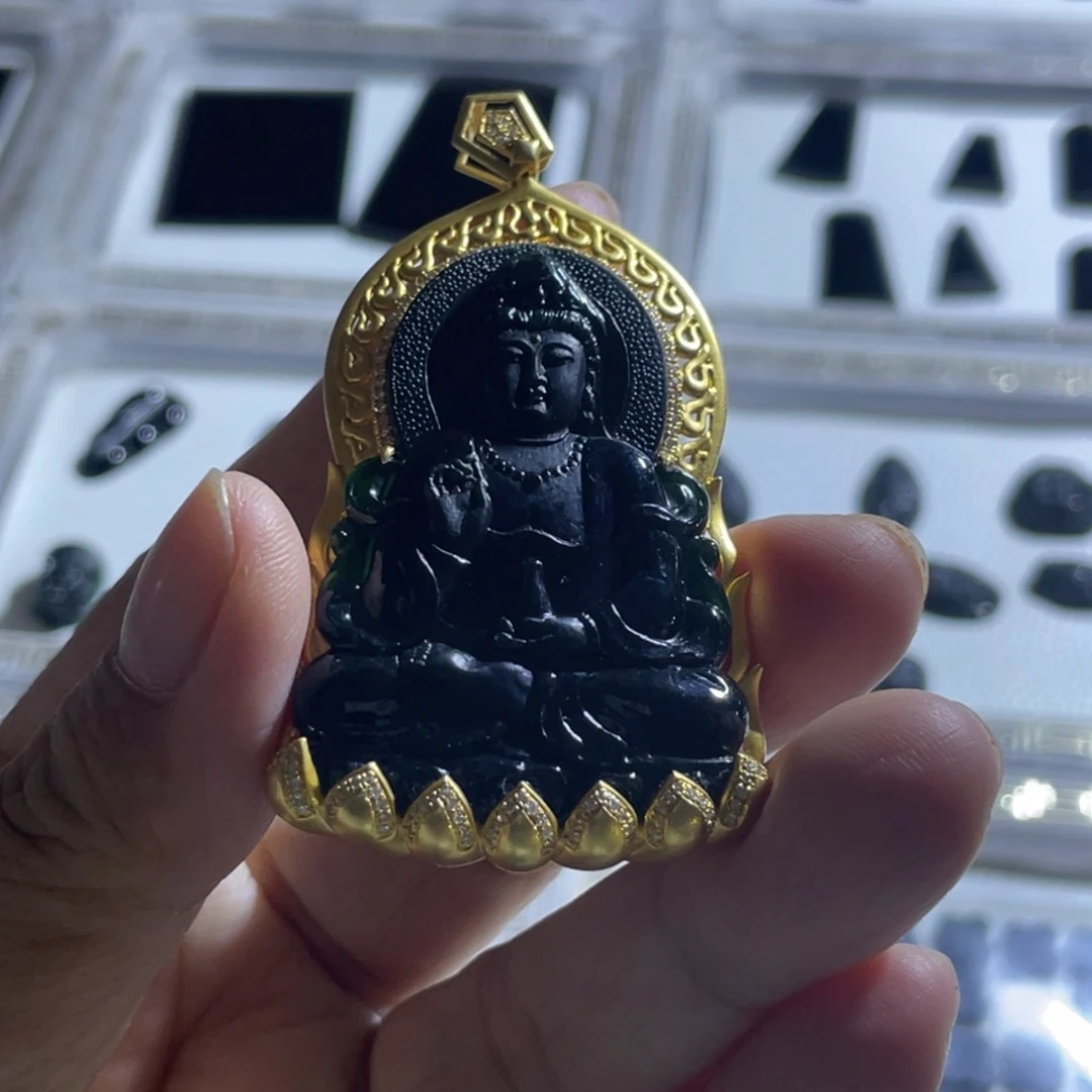 翡翠颈饰未镶嵌翡翠