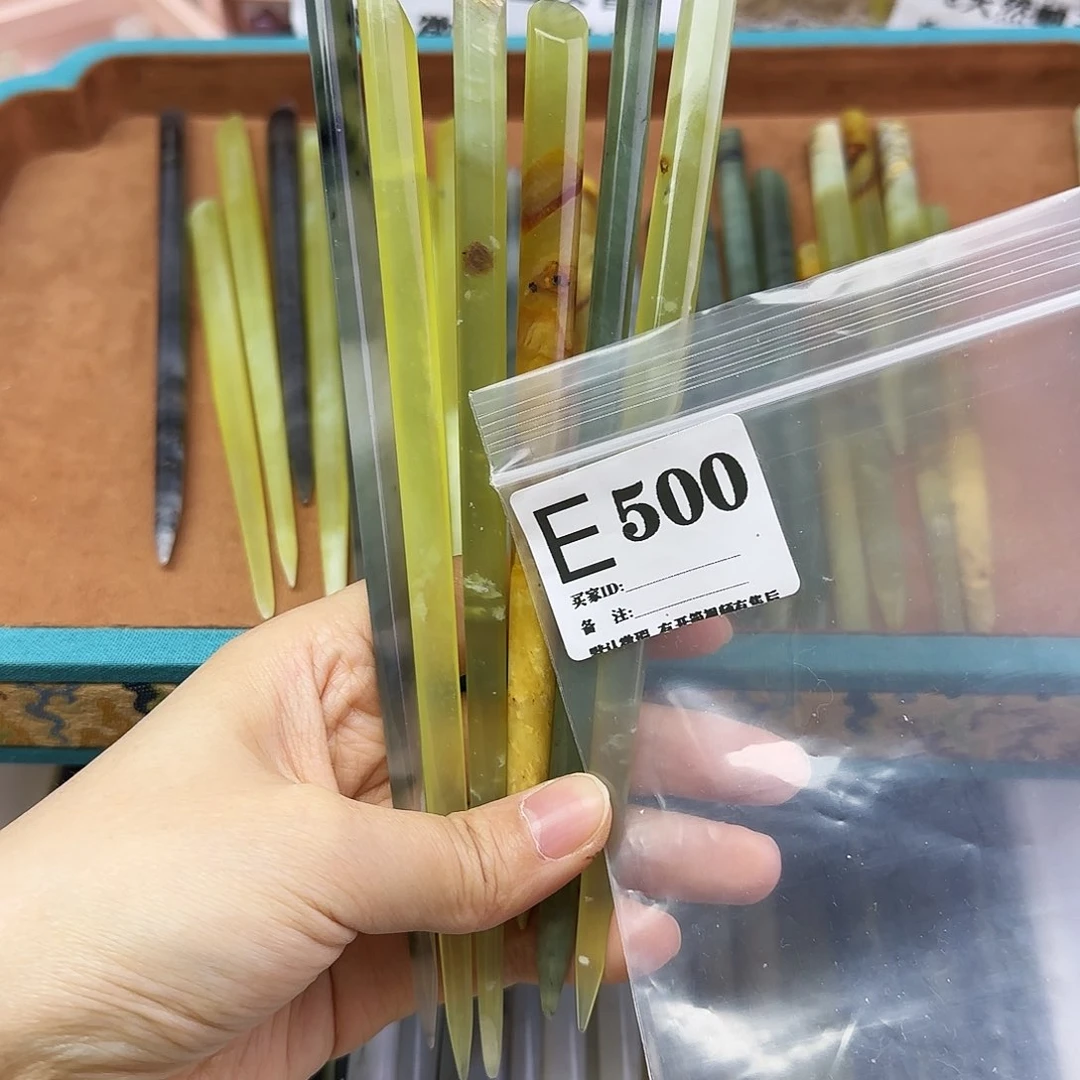 蛇纹石玉发饰合金抱****星