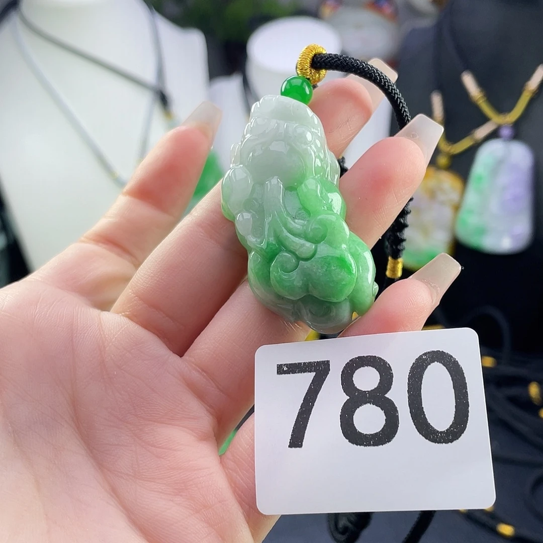 翡翠未镶嵌吊坠(赠链)