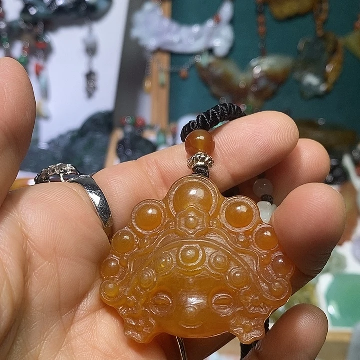 翡翠未镶嵌吊坠(赠链)