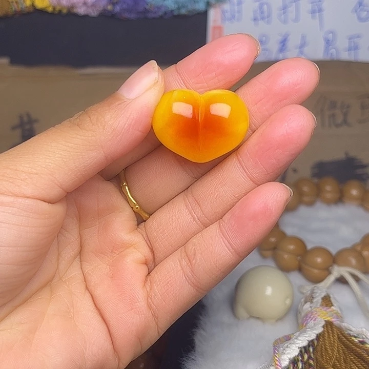 猴头核桃吊坠爱心