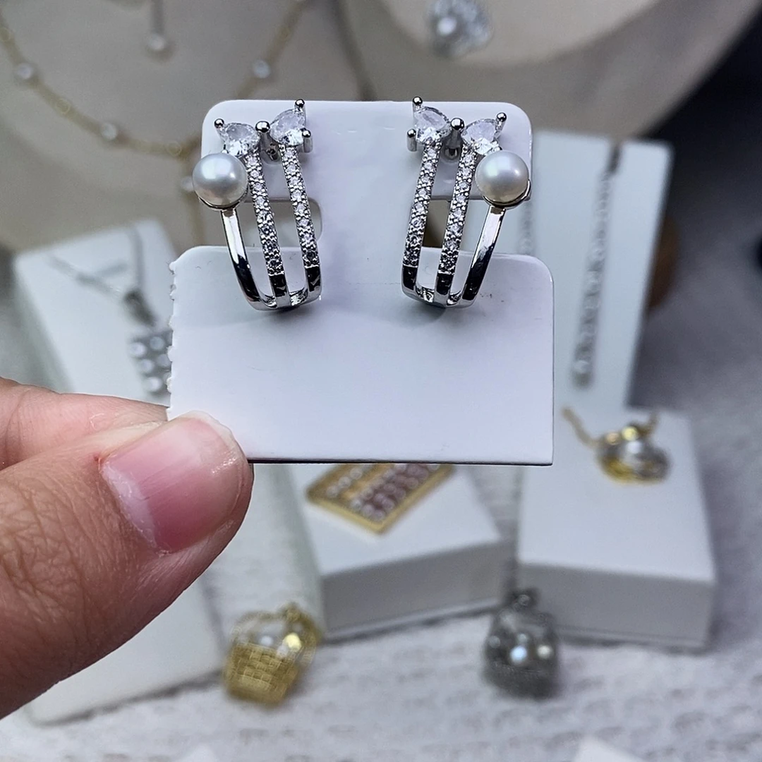 银S925镶嵌耳饰淡水珍珠