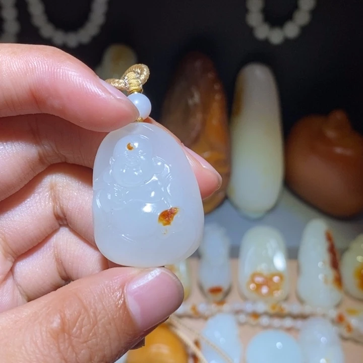 用***1和田玉未镶嵌颈饰