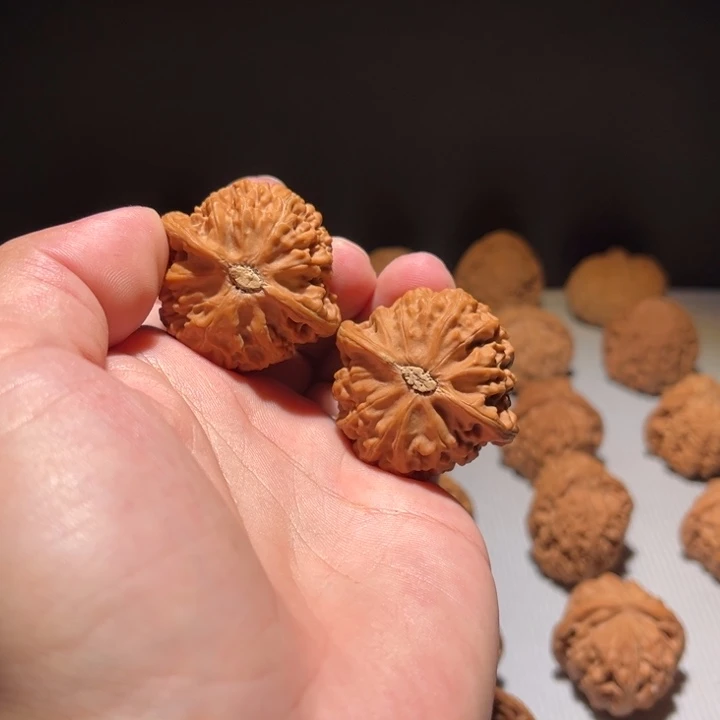文玩核桃吊坠宫灯