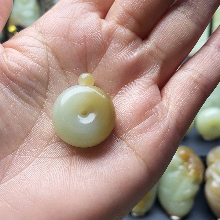 枫***婳和田玉（糖玉）未镶嵌颈饰