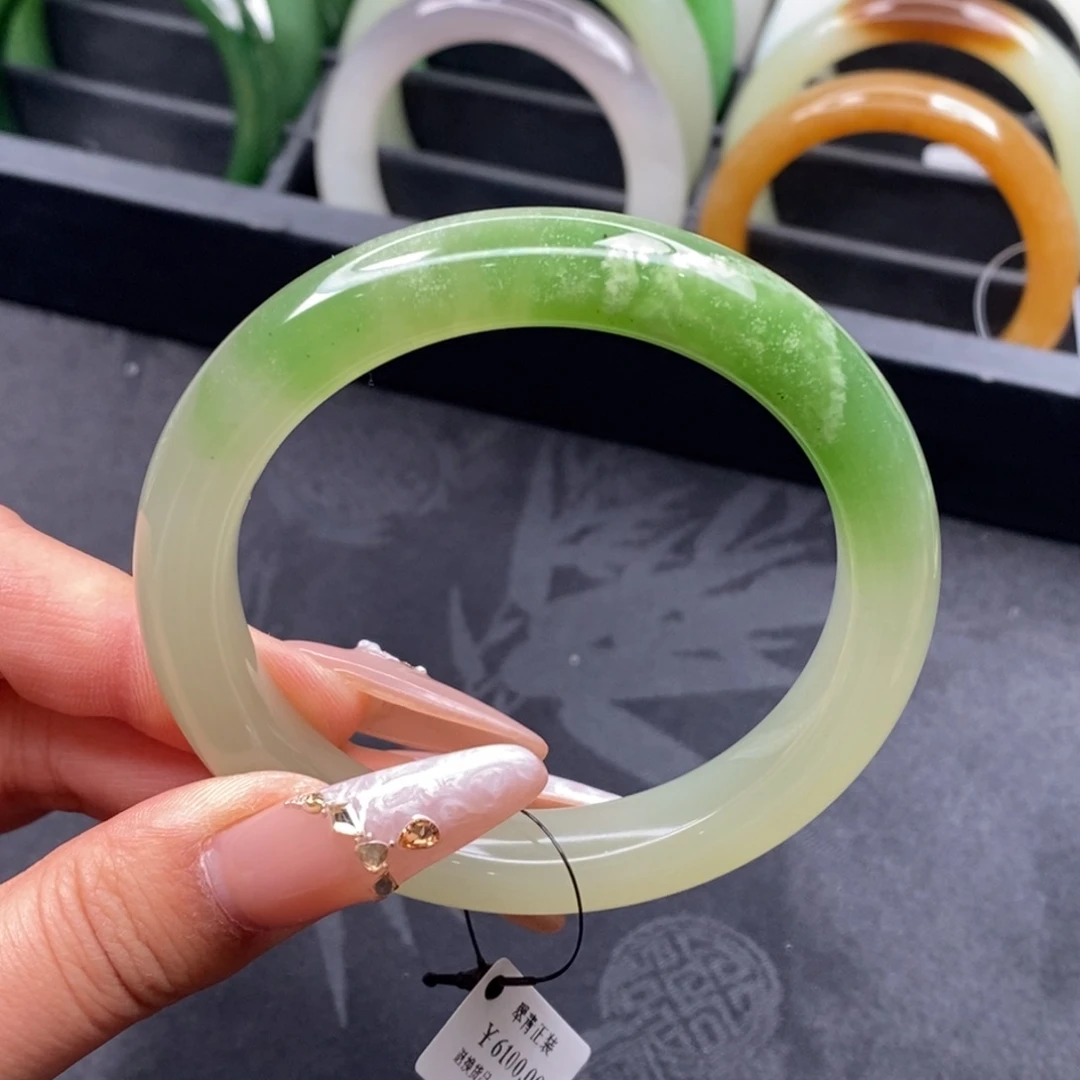 和田玉未镶嵌手镯