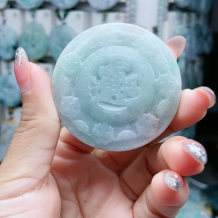 颈饰足铂镶嵌翡翠翡翠