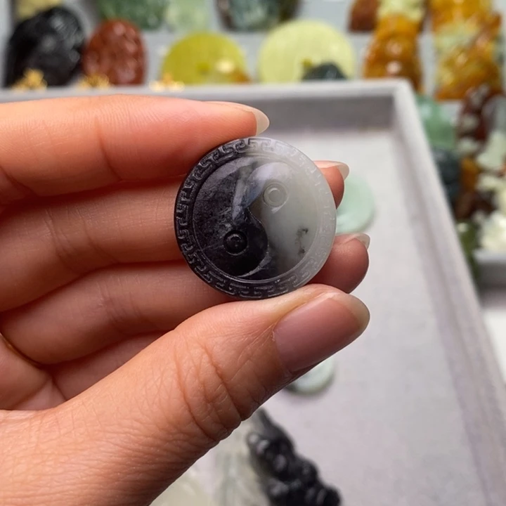 蛇纹石玉未镶嵌颈饰扑****风