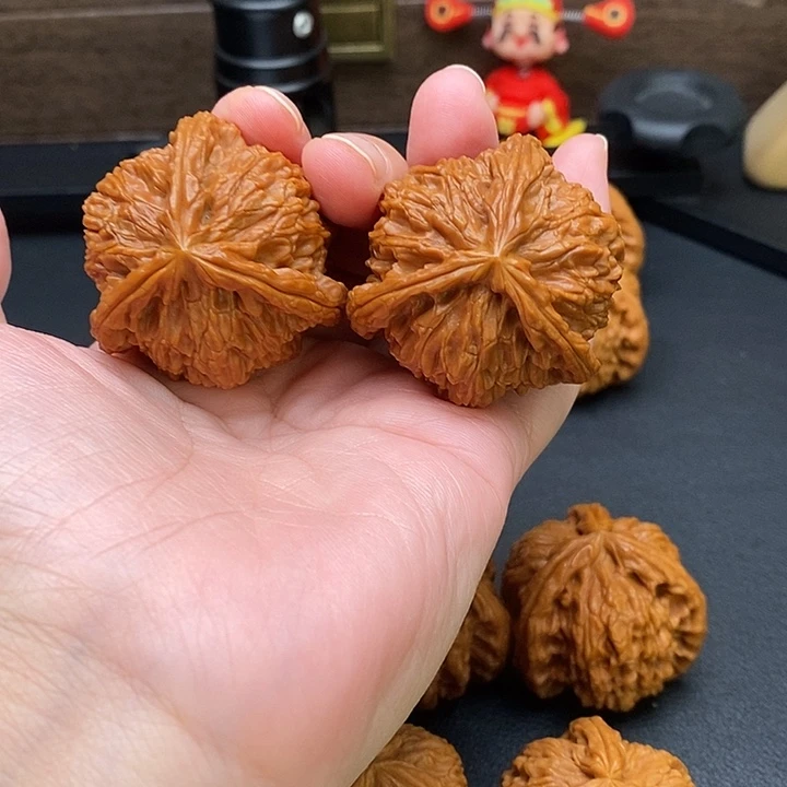 沃***德文玩核桃把件白奔
