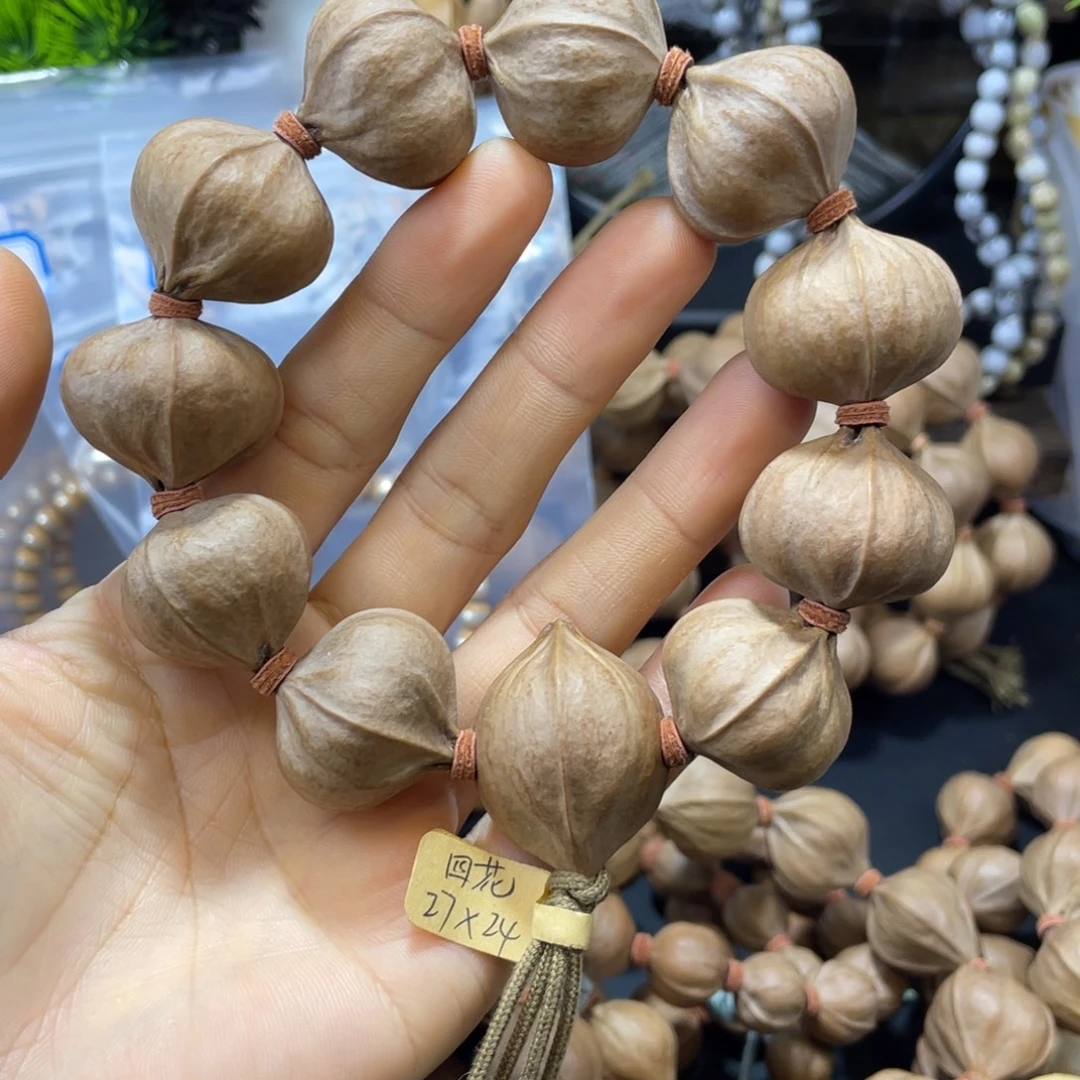 崔***建吊坠橄榄核2724四花铁核