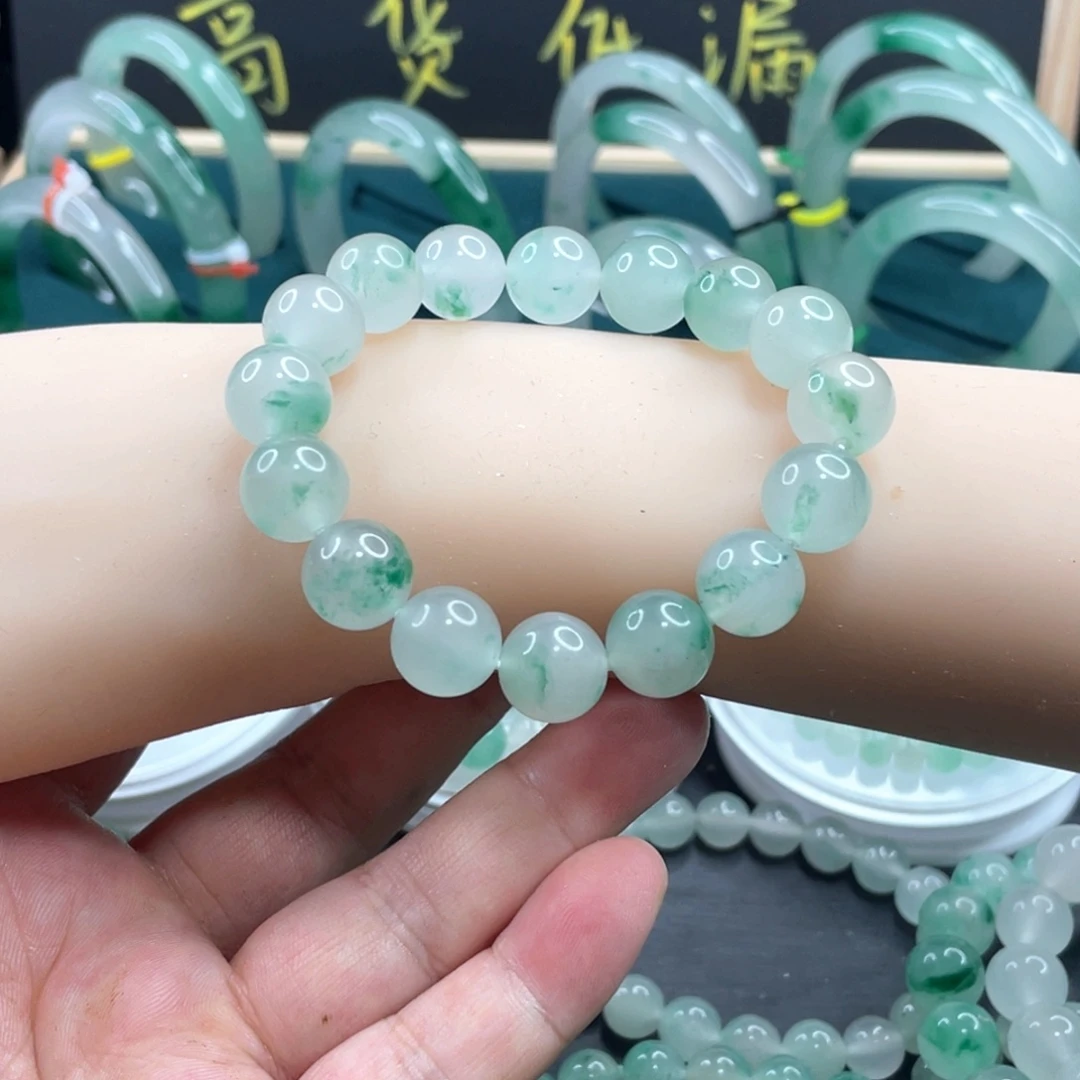 大***头石英质玉未镶嵌手串