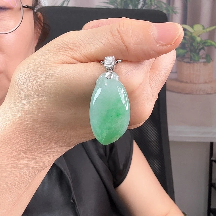 翡翠颈饰18K金镶嵌福瓜