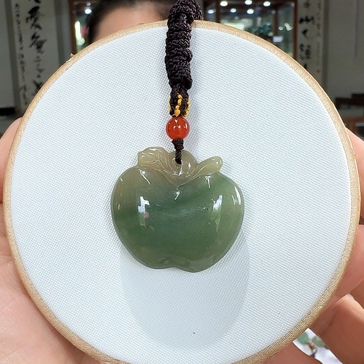 颈饰未镶嵌密玉（石英质玉）