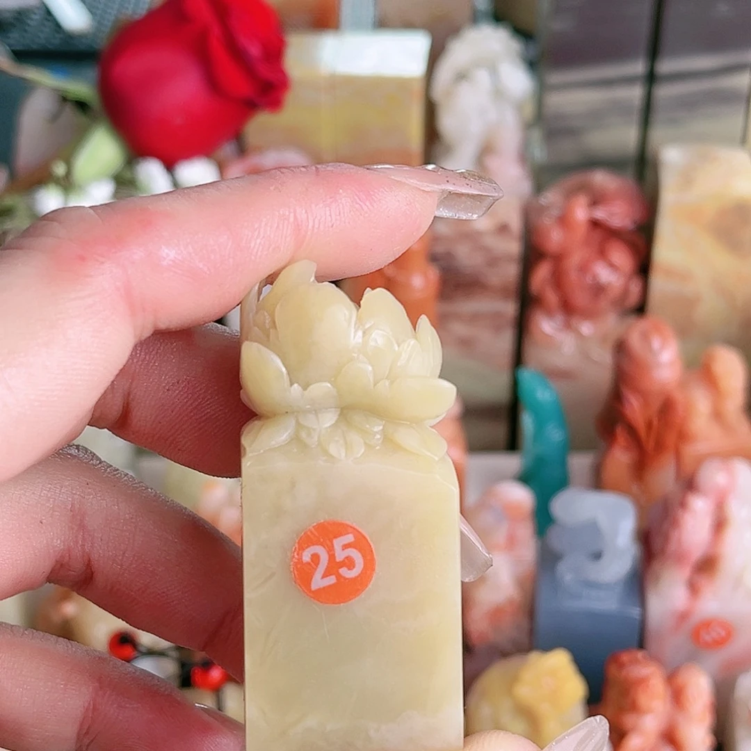 寿山石印石顾****耳牡丹花